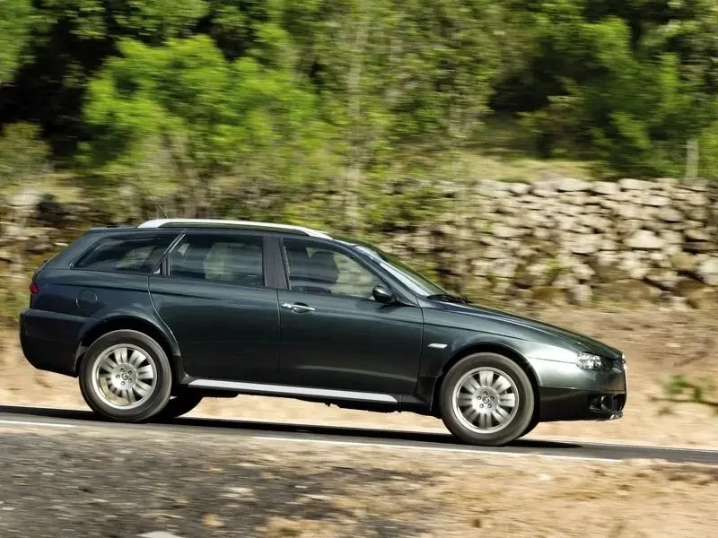 Фото Alfa Romeo 156 (2007) — вид сбоку, фото 2. Вид сбоку целиком: колёсная база и размер арок Alfa Romeo 156 (2007) — вид сбоку, фото 2