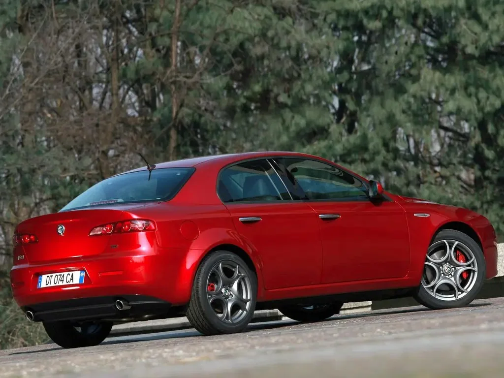 Фото Alfa Romeo 159 (2009) — внешний вид, фото 7. Кузов снаружи: пропорции и линии Alfa Romeo 159 (2009) — внешний вид, фото 7