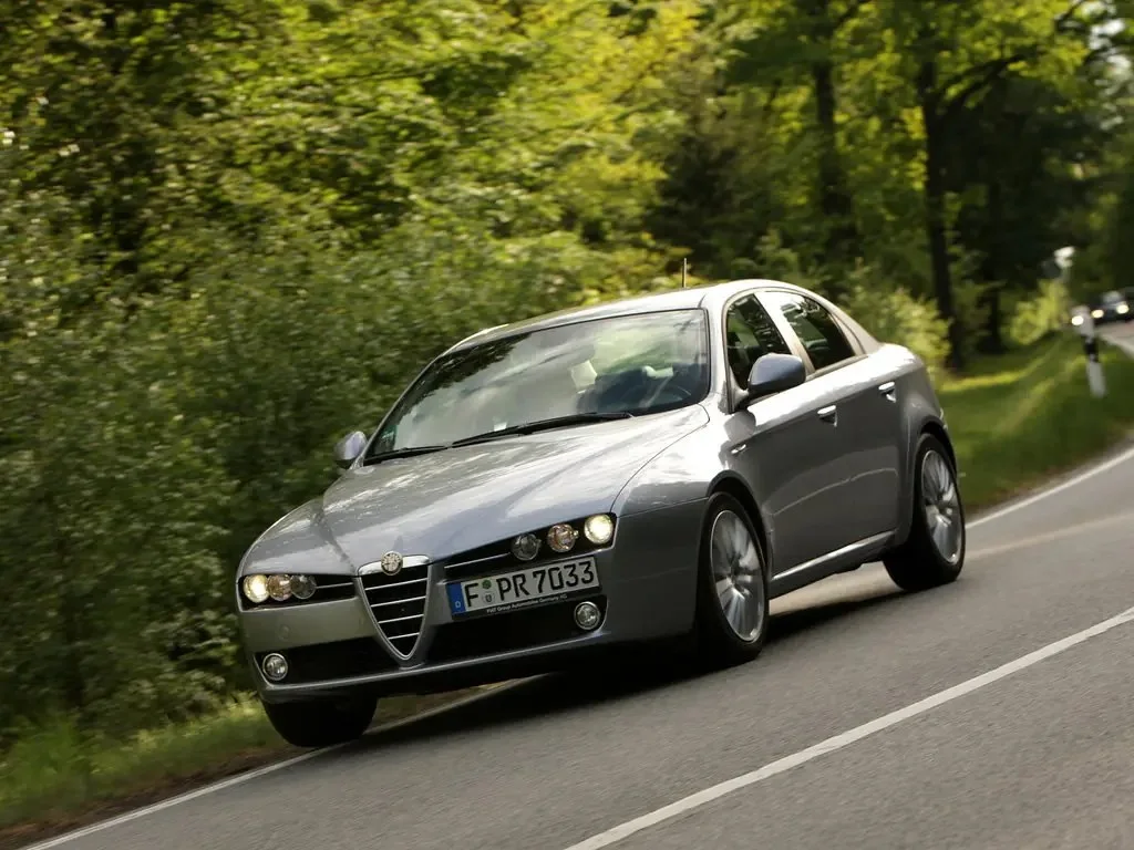 Фото Alfa Romeo 159 (2009) — внешний вид, фото 8. Общий вид машины снаружи Alfa Romeo 159 (2009) — внешний вид, фото 8