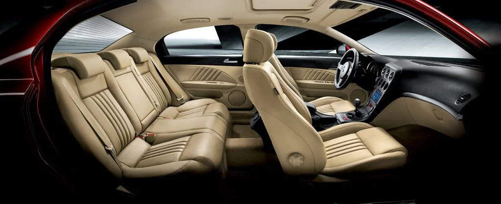 Фото Alfa Romeo 159 (2009) — интерьер, фото 6. Обзор салона: отделка, стыки панелей и рабочее место водителя Alfa Romeo 159 (2009) — интерьер, фото 6