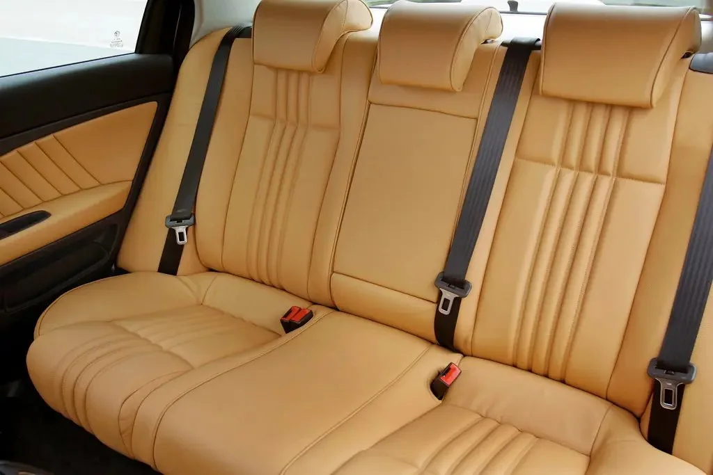 Фото Alfa Romeo 159 (2009) — второй ряд, фото 2. Задние кресла: ширина дивана и ремни Alfa Romeo 159 (2009) — второй ряд, фото 2