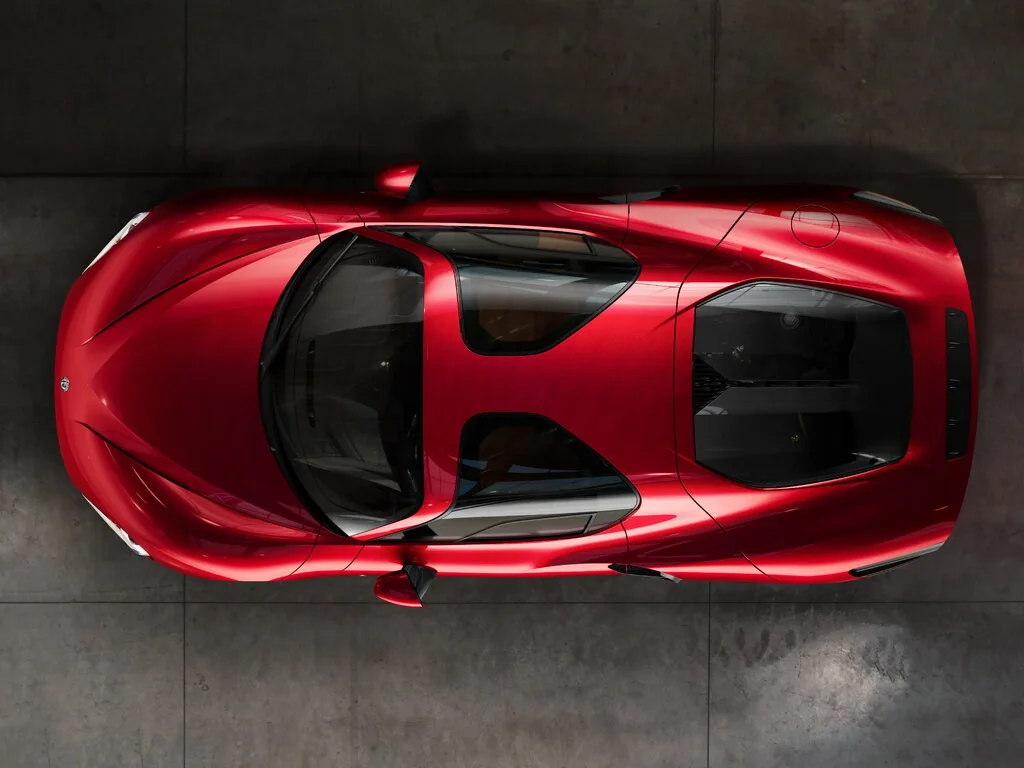 Фото Alfa Romeo 33 Stradale (2024) — вид сверху. Сверху видно остекление крыши и рейлинги Alfa Romeo 33 Stradale (2024) — вид сверху