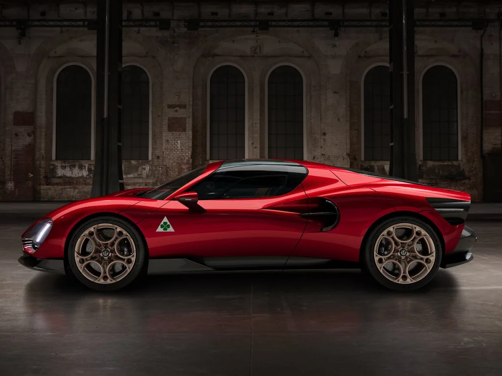 Alfa Romeo 33 Stradale (2024) — вид сбоку, фото 2