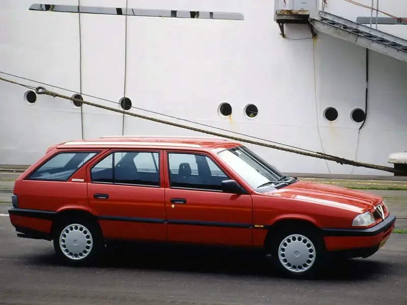 Фото Alfa Romeo 33 (1994) — вид сбоку, фото 2. Вид сбоку целиком: колёсная база и размер арок Alfa Romeo 33 (1994) — вид сбоку, фото 2