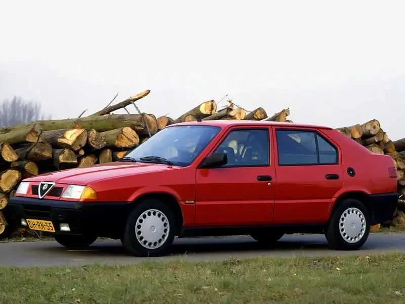 Фото Alfa Romeo 33 (1994) — вид сбоку, фото 3. Профиль в движении: пропорции кузова на ходу Alfa Romeo 33 (1994) — вид сбоку, фото 3