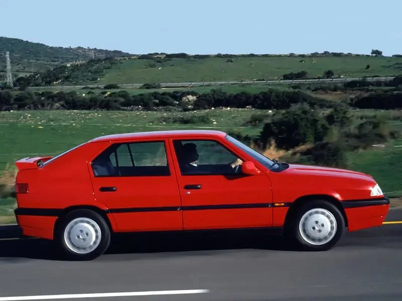 Фото Alfa Romeo 33 (1994) — вид сбоку, фото 4. Профиль: длина кузова, линия крыши и посадка на колёсах Alfa Romeo 33 (1994) — вид сбоку, фото 4