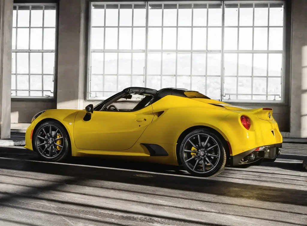 Фото Alfa Romeo 4C (2020) — внешний вид, фото 4. Общий вид машины снаружи Alfa Romeo 4C (2020) — внешний вид, фото 4