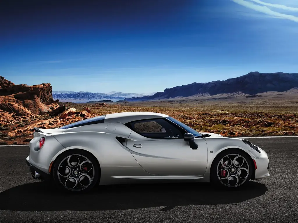 Фото Alfa Romeo 4C (2020) — внешний вид, фото 7. Кузов снаружи: пропорции и линии Alfa Romeo 4C (2020) — внешний вид, фото 7