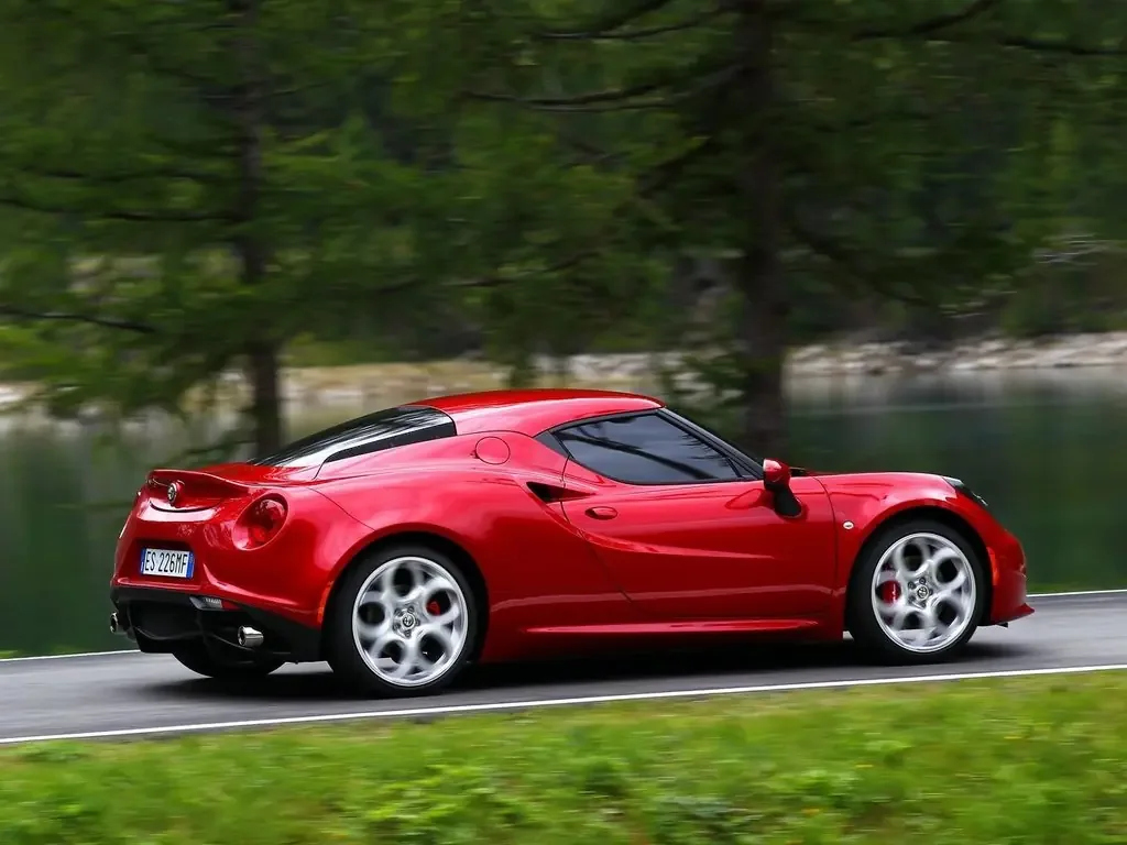 Фото Alfa Romeo 4C (2020) — внешний вид, фото 8. Общий вид машины снаружи Alfa Romeo 4C (2020) — внешний вид, фото 8