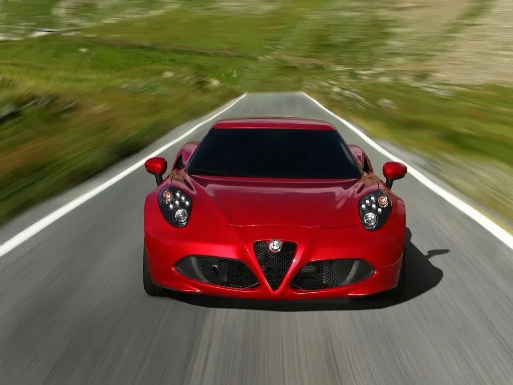 Фото Alfa Romeo 4C (2020) — вид спереди, фото 8. Передняя часть крупно: рисунок ходовых огней и воздухозаборники Alfa Romeo 4C (2020) — вид спереди, фото 8