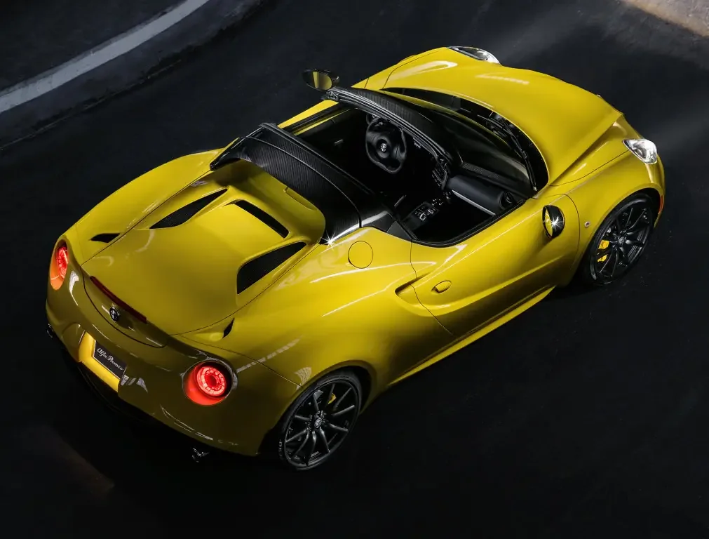 Фото Alfa Romeo 4C (2020) — вид сзади, фото 4. Корма: рисунок фонарей, бампер и оформление пятой двери Alfa Romeo 4C (2020) — вид сзади, фото 4