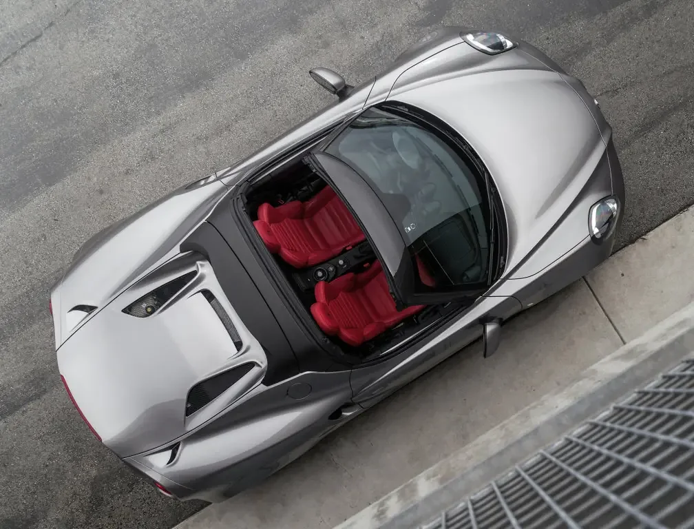 Фото Alfa Romeo 4C (2020) — вид сверху, фото 2. Крыша целиком: площадь стекла и линии кузова Alfa Romeo 4C (2020) — вид сверху, фото 2