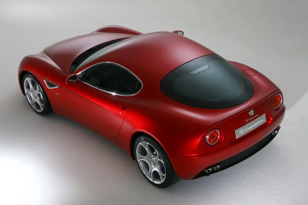 Фото Alfa Romeo 8C (2010) — внешний вид, фото 6. Общий вид машины снаружи Alfa Romeo 8C (2010) — внешний вид, фото 6