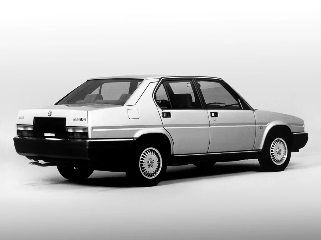 Фото Alfa Romeo 90 (1987) — внешний вид, фото 4. Общий вид машины снаружи Alfa Romeo 90 (1987) — внешний вид, фото 4