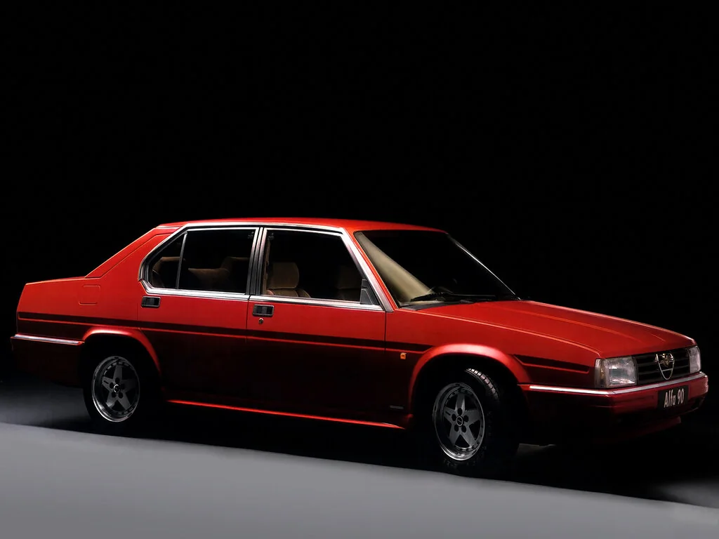 Фото Alfa Romeo 90 (1987) — вид сбоку, фото 2. Вид сбоку целиком: колёсная база и размер арок Alfa Romeo 90 (1987) — вид сбоку, фото 2