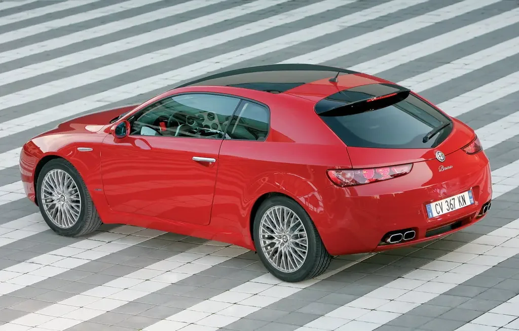 Фото Alfa Romeo Brera (2010) — внешний вид, фото 7. Кузов снаружи: пропорции и линии Alfa Romeo Brera (2010) — внешний вид, фото 7