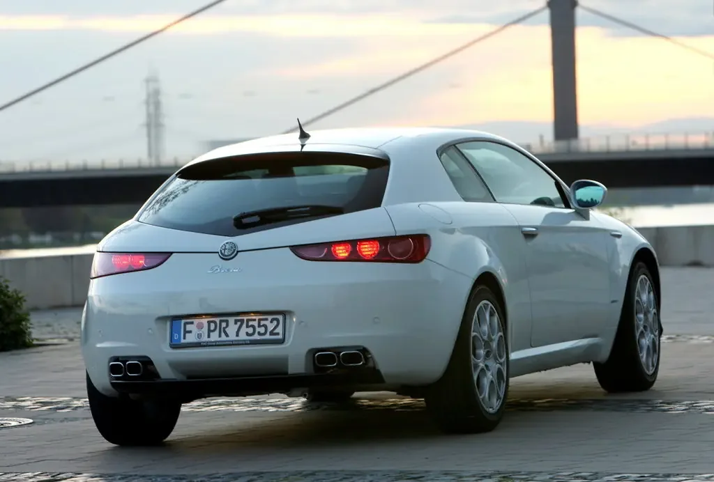 Alfa Romeo Brera (2010) — вид сзади
