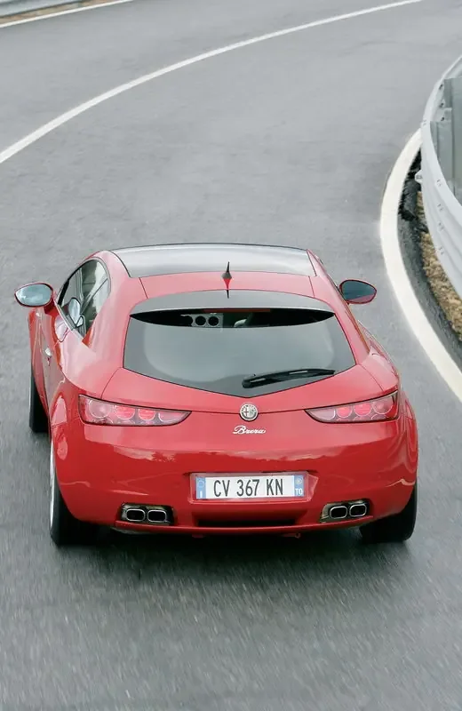 Фото Alfa Romeo Brera (2010) — вид сзади, фото 4. Корма: рисунок фонарей, бампер и оформление пятой двери Alfa Romeo Brera (2010) — вид сзади, фото 4