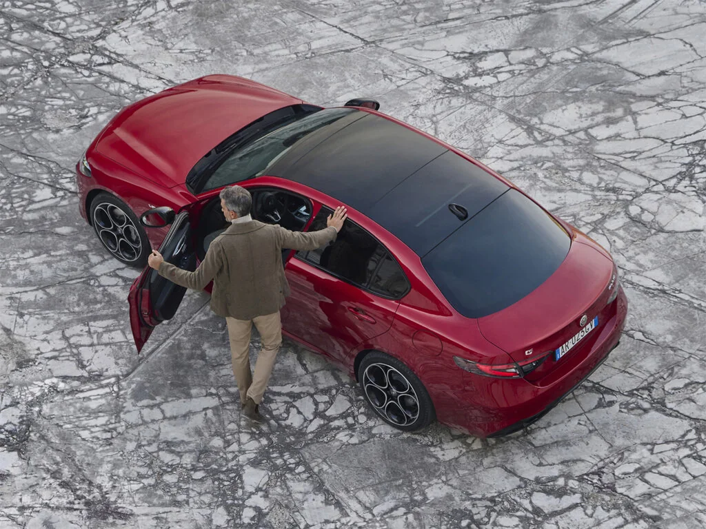 Alfa Romeo Giulia (2022) — внешний вид, фото 2