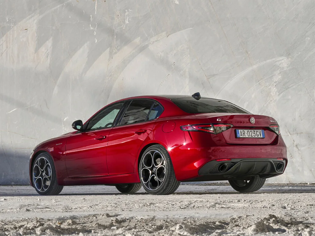 Alfa Romeo Giulia (2022) — вид сзади