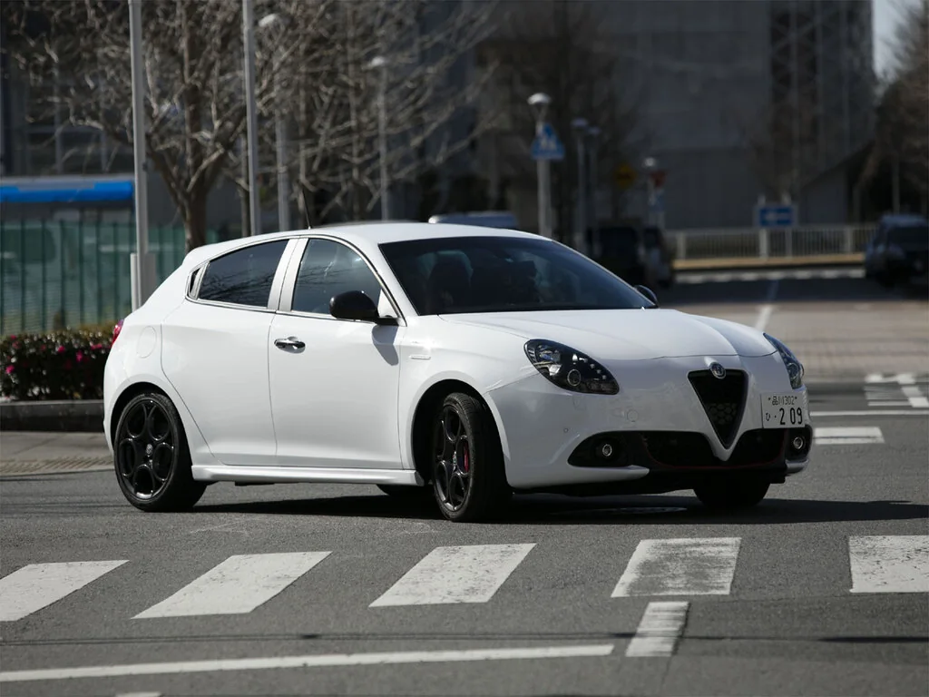 Фото Alfa Romeo Giulietta (2020) — вид сбоку, фото 2. Вид сбоку целиком: колёсная база и размер арок Alfa Romeo Giulietta (2020) — вид сбоку, фото 2