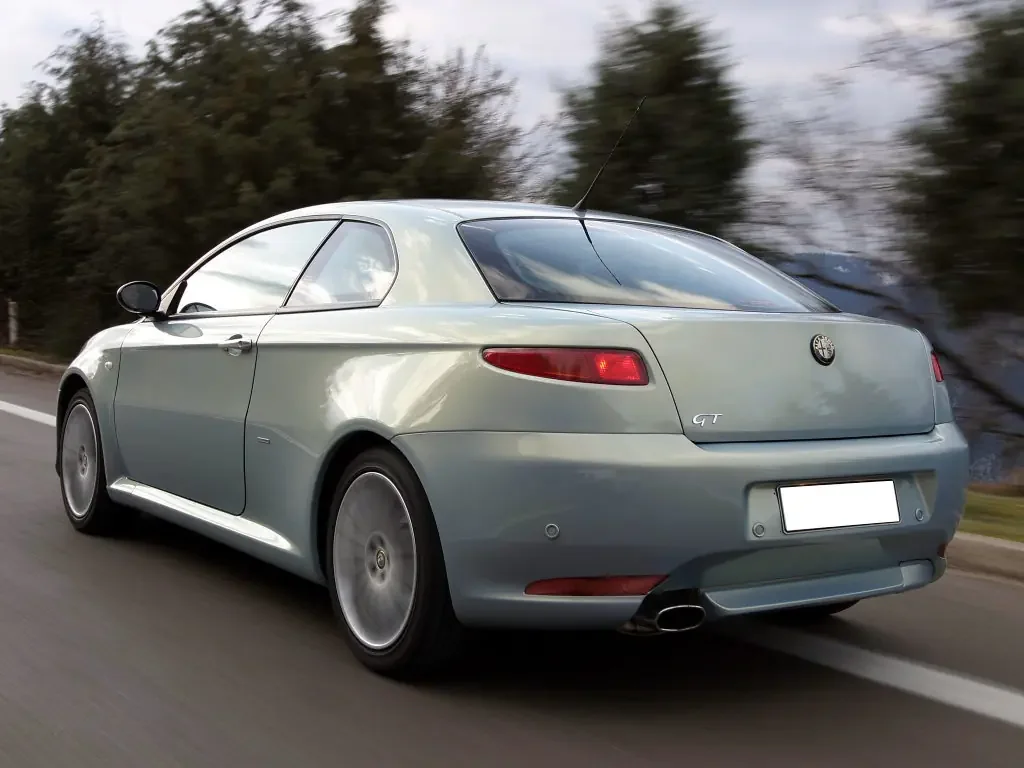 Alfa Romeo GT (2010) — вид сзади