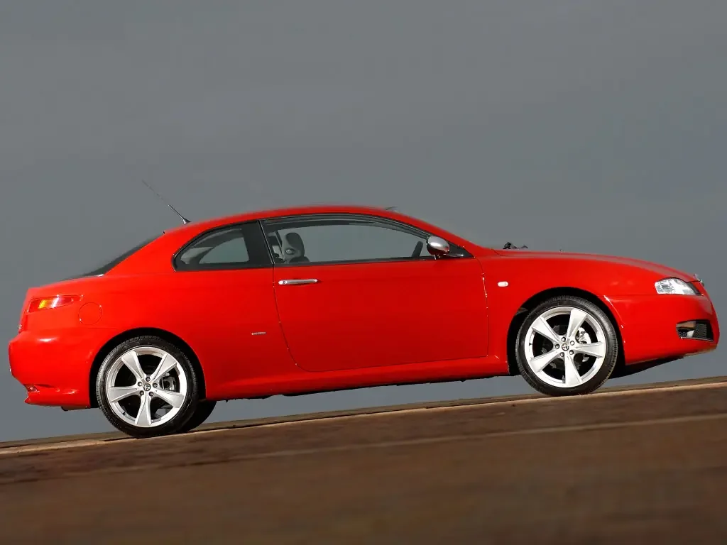 Фото Alfa Romeo GT (2010) — вид сбоку, фото 2. Вид сбоку целиком: колёсная база и размер арок Alfa Romeo GT (2010) — вид сбоку, фото 2