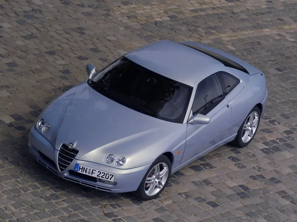 Фото Alfa Romeo GTV (2003) — внешний вид, фото 3. Кузов снаружи: пропорции и линии Alfa Romeo GTV (2003) — внешний вид, фото 3