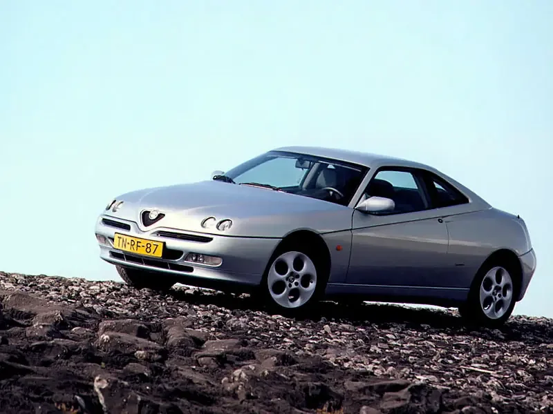 Фото Alfa Romeo GTV (2003) — внешний вид, фото 7. Кузов снаружи: пропорции и линии Alfa Romeo GTV (2003) — внешний вид, фото 7