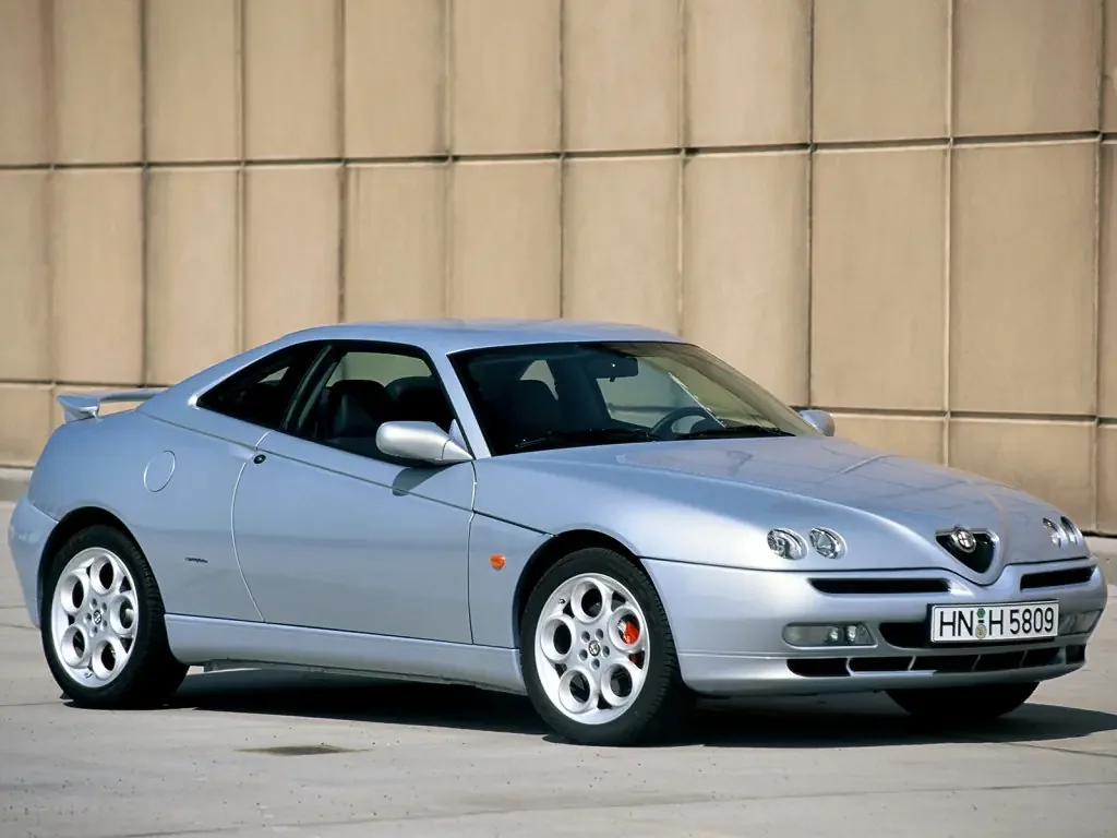 Фото Alfa Romeo GTV (2003) — внешний вид, фото 8. Общий вид машины снаружи Alfa Romeo GTV (2003) — внешний вид, фото 8