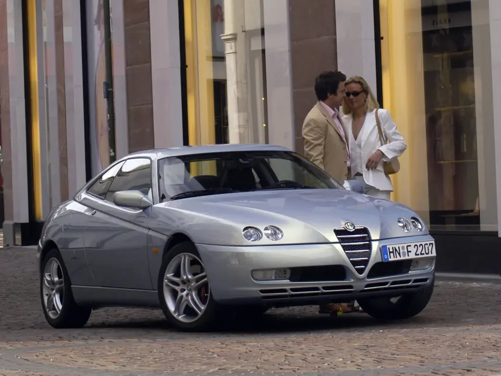 Alfa Romeo GTV (2003) — вид спереди, фото 2