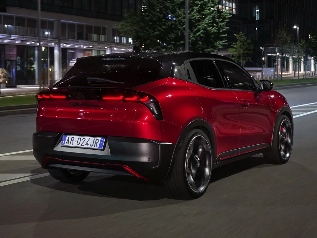 Alfa Romeo Junior (2025) — вид сзади, фото 2