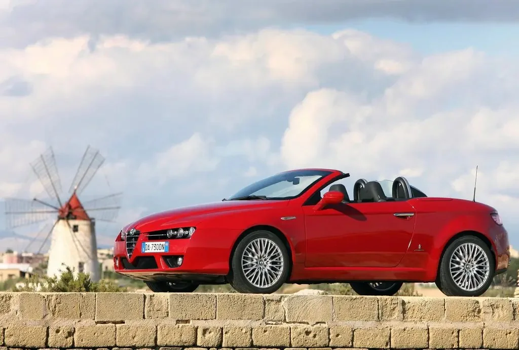 Фото Alfa Romeo Spider (2010) — внешний вид, фото 3. Кузов снаружи: пропорции и линии Alfa Romeo Spider (2010) — внешний вид, фото 3