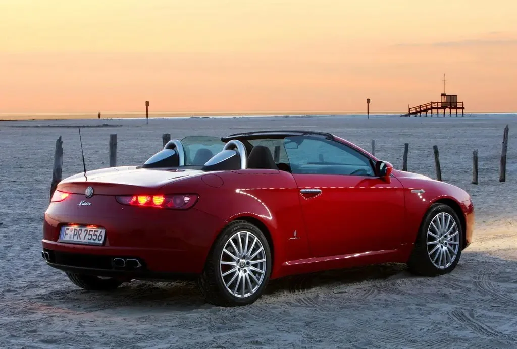 Alfa Romeo Spider (2010) — вид сзади