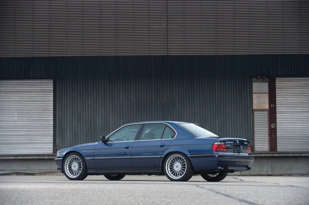 Фото Alpina B12 (2001) — вид сбоку, фото 4. Профиль: длина кузова, линия крыши и посадка на колёсах Alpina B12 (2001) — вид сбоку, фото 4