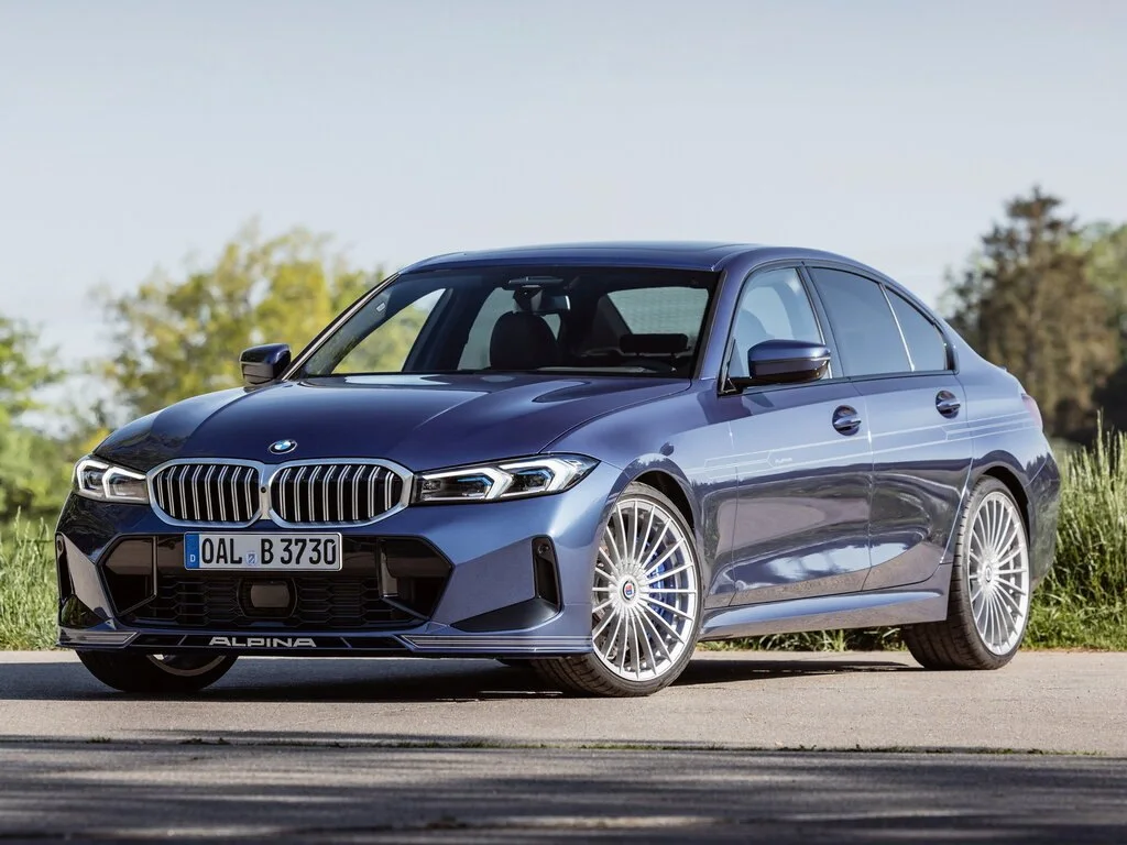 Фото Alpina B3 (2024) — вид спереди, фото 7. Анфас: решётка, форма фар и бампер — по ним модель и узнают на дороге Alpina B3 (2024) — вид спереди, фото 7