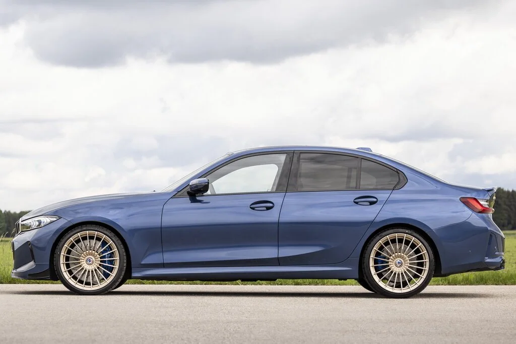 Фото Alpina B3 (2024) — вид сбоку, фото 2. Вид сбоку целиком: колёсная база и размер арок Alpina B3 (2024) — вид сбоку, фото 2