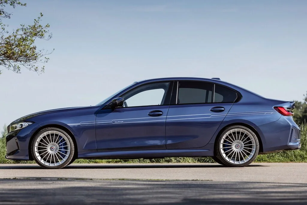 Фото Alpina B3 (2024) — вид сбоку, фото 5. Вид сбоку целиком: колёсная база и размер арок Alpina B3 (2024) — вид сбоку, фото 5