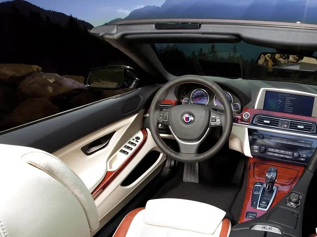 Фото Alpina B6 (2017) — интерьер, фото 3. Обзор салона: отделка, стыки панелей и рабочее место водителя Alpina B6 (2017) — интерьер, фото 3