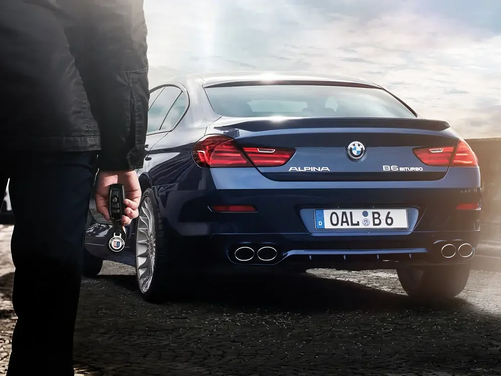 Фото Alpina B6 (2017) — вид сзади, фото 3. Сзади-сбоку: свес кормы и стойка пятой двери Alpina B6 (2017) — вид сзади, фото 3