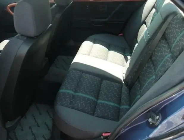 Фото Alpina B8 (1998) — интерьер, фото 2. Салон целиком: как расставлены кресла и что под рукой у водителя Alpina B8 (1998) — интерьер, фото 2