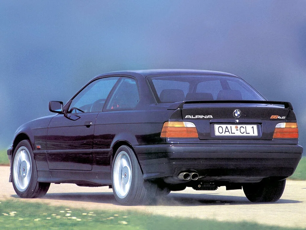 Фото Alpina B8 (1998) — вид сзади, фото 2. Задняя часть крупно: ширина кормы и выпускная система Alpina B8 (1998) — вид сзади, фото 2