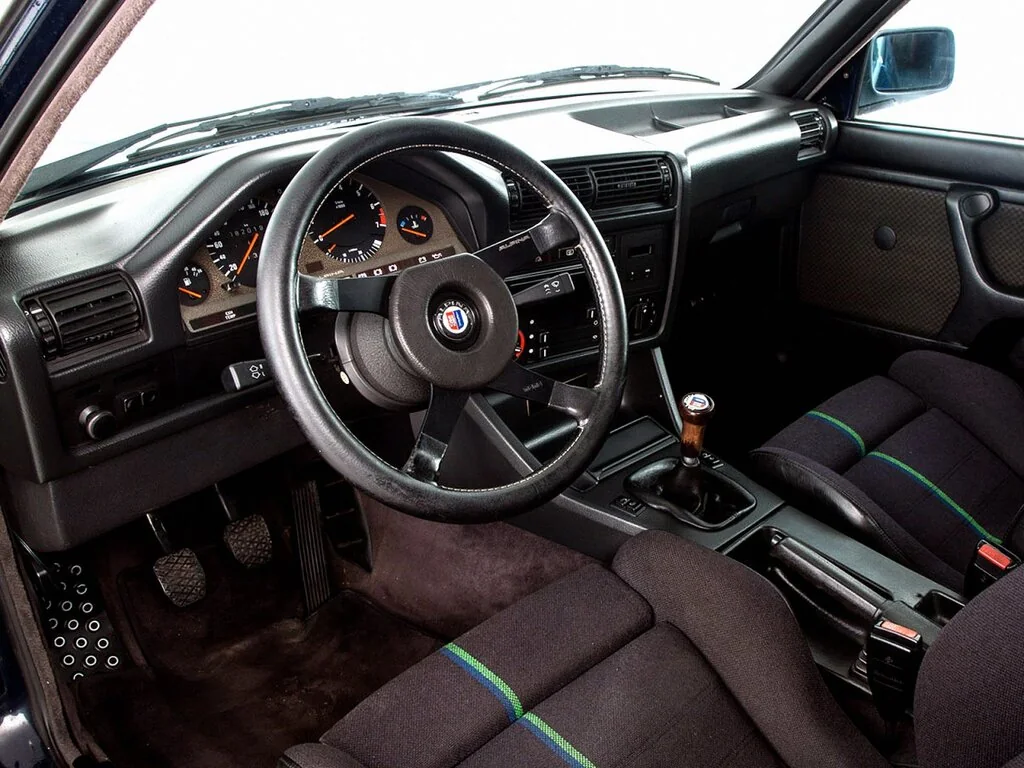 Фото Alpina C1 (1985) — передняя панель. Архитектура передней панели: экраны, дефлекторы и отделка Alpina C1 (1985) — передняя панель