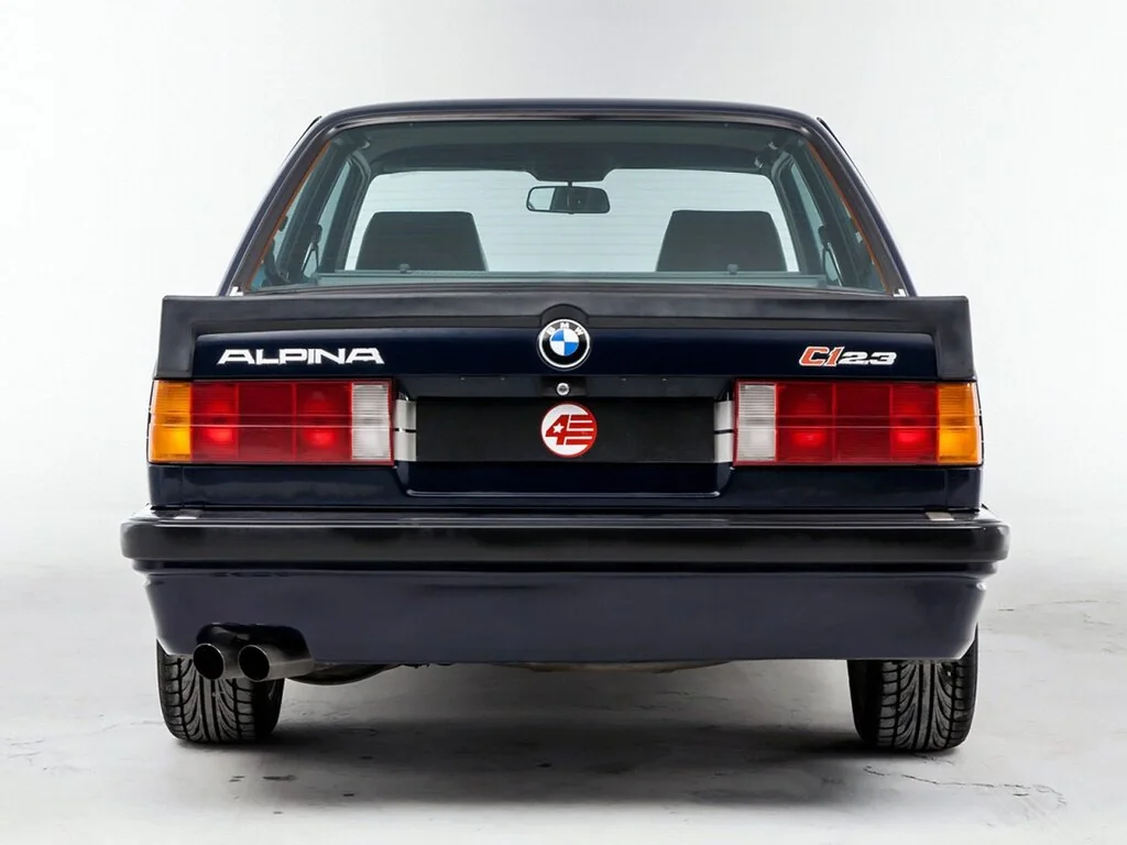 Фото Alpina C1 (1985) — вид сзади, фото 2. Задняя часть крупно: ширина кормы и выпускная система Alpina C1 (1985) — вид сзади, фото 2