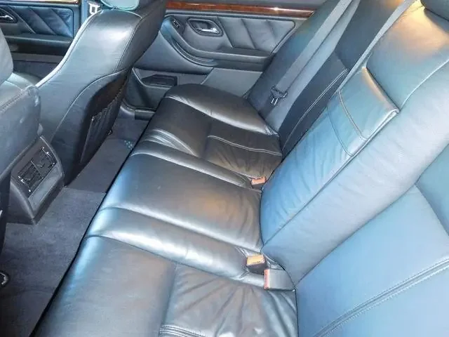 Фото Alpina D10 (2003) — интерьер, фото 3. Обзор салона: отделка, стыки панелей и рабочее место водителя Alpina D10 (2003) — интерьер, фото 3