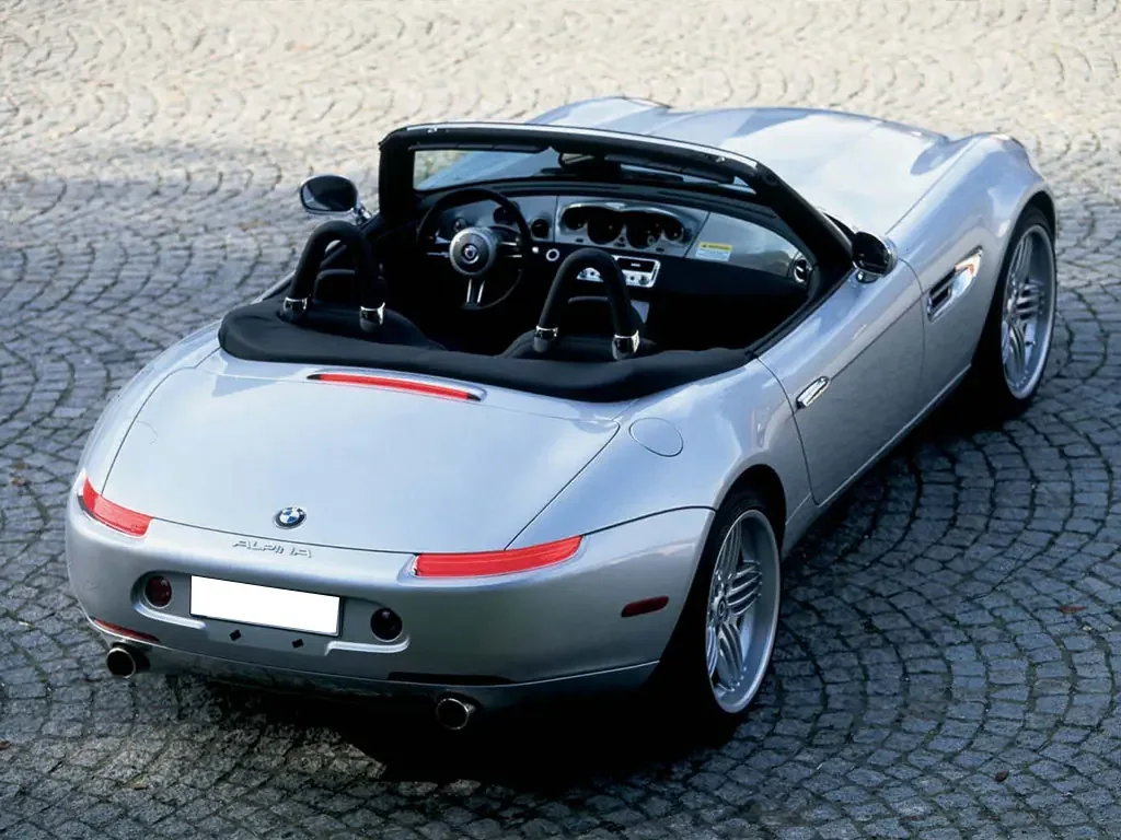 Фото Alpina Roadster (2003) — вид сзади, фото 3. Сзади-сбоку: свес кормы и стойка пятой двери Alpina Roadster (2003) — вид сзади, фото 3
