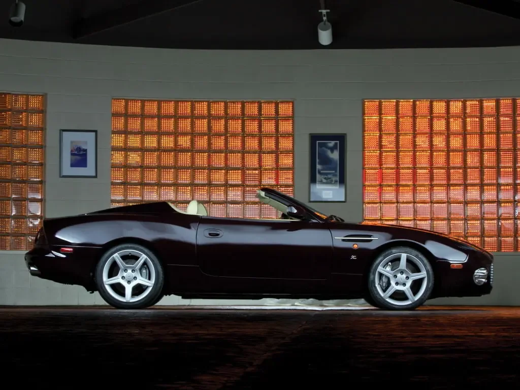Фото Aston Martin AR1 (2003) — вид сбоку, фото 4. Профиль: длина кузова, линия крыши и посадка на колёсах Aston Martin AR1 (2003) — вид сбоку, фото 4