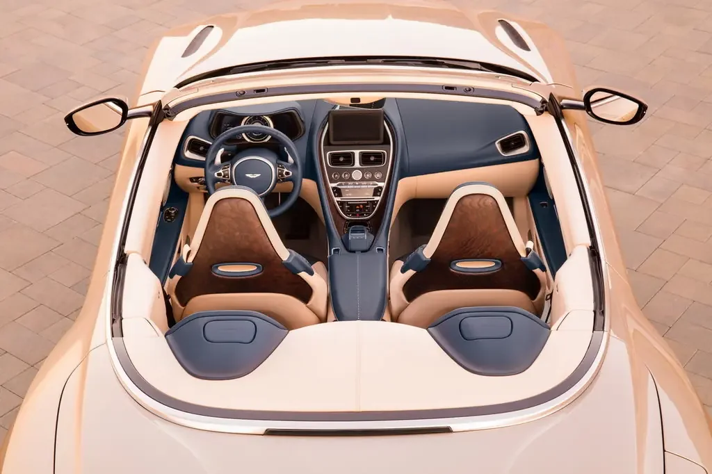 Фото Aston Martin DB11 (2023) — внешний вид, фото 4. Общий вид машины снаружи Aston Martin DB11 (2023) — внешний вид, фото 4