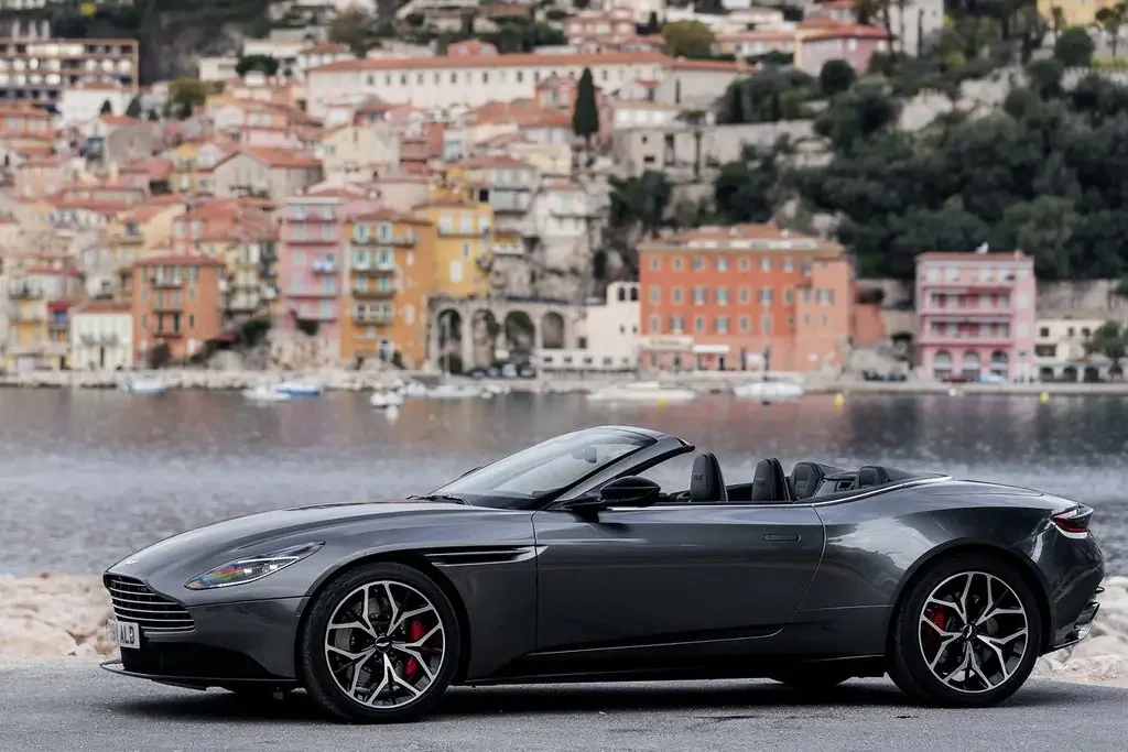 Aston Martin DB11