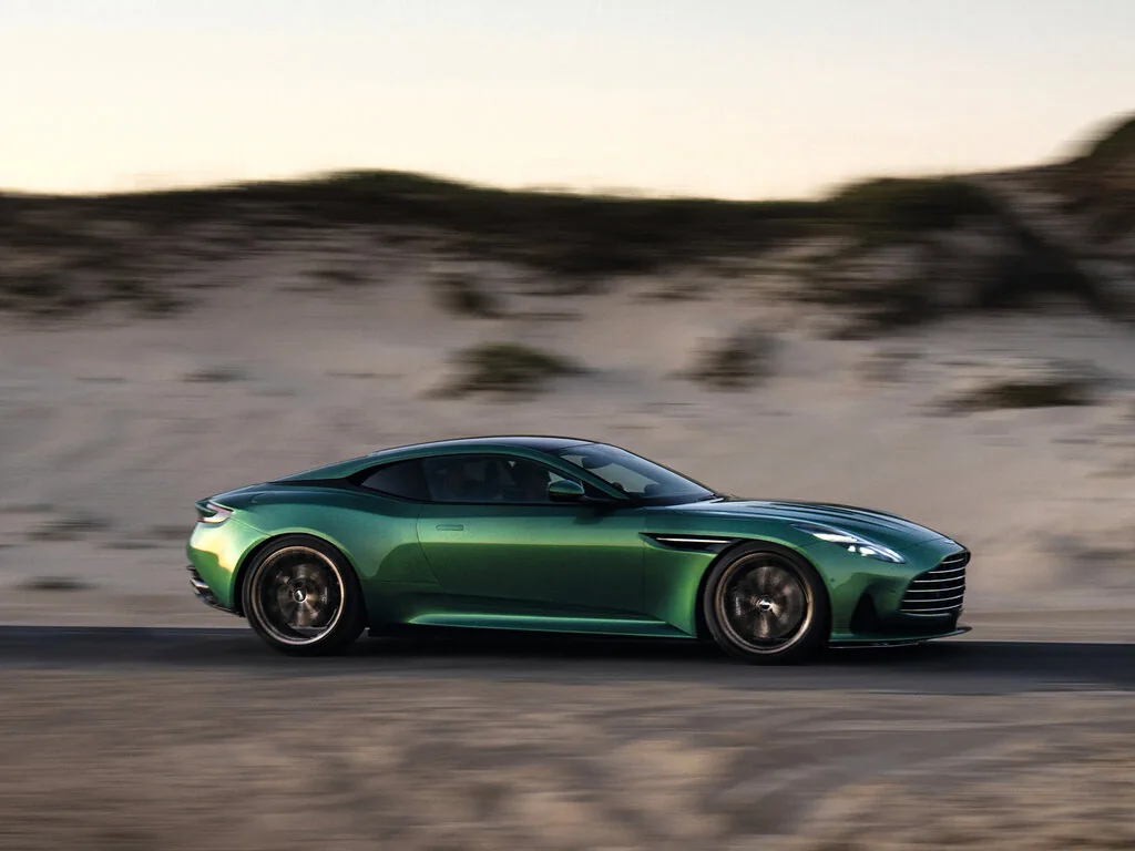 Фото Aston Martin DB12 (2026) — внешний вид, фото 7. Кузов снаружи: пропорции и линии Aston Martin DB12 (2026) — внешний вид, фото 7